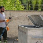 keciorende-cop-konteynerleri-tek-tek-yikaniyor.jpg