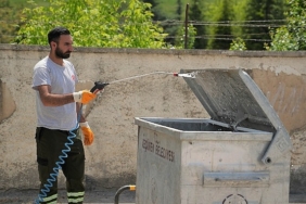 keciorende-cop-konteynerleri-tek-tek-yikaniyor.jpg