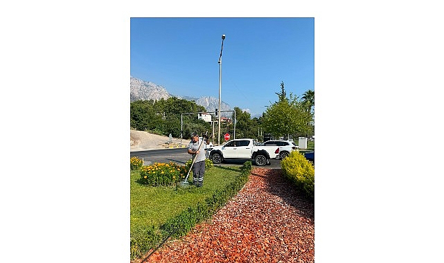 kemer-ataturk-caddesinde-peyzaj-calismasi.jpg