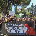 kirik-saclar-ozgurluge-bucada-yurudu.jpg