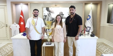 kirkpinar-baspehlivani-erkan-tasa-coskulu-karsilama.jpg