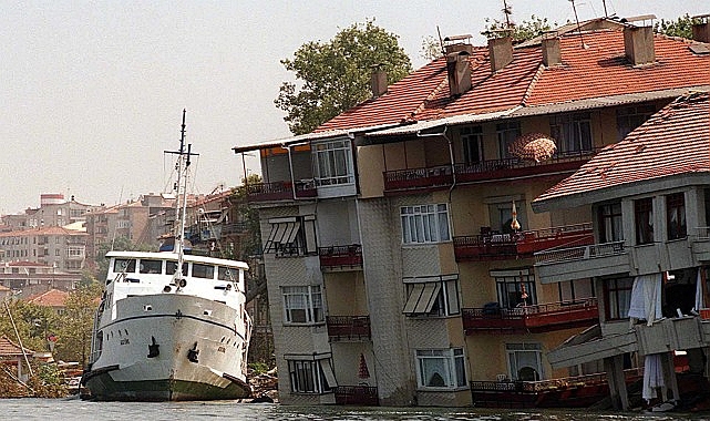 kocaeli-depreme-karsi-bilimi-rehber-aliyor.jpg
