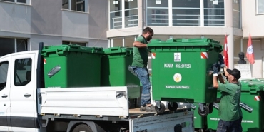 konakin-sokaklari-yeni-konteynerlerine-kavustu.jpg