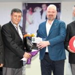 menemende-ilk-iftar-sehit-aileleri-ve-gazilerle-HzD9ZEdQ.jpg