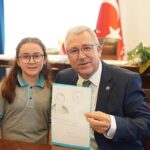minik-ogrencilerden-rektor-prof-dr-necdet-budaka-23-nisan-surprizi-nV6Xg1LC.jpg