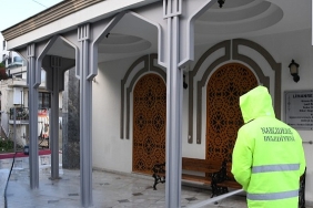 narlidere-belediyesinden-camilerde-temizlik-calismasi.jpg
