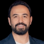 natoda-gundem-olan-dijital-tehdide-egitim-bilimci-doc-dr-ozgur-bolattan-ailelere-kritik-uyari-cozum-yasak-degil-oz-denetim.jpg