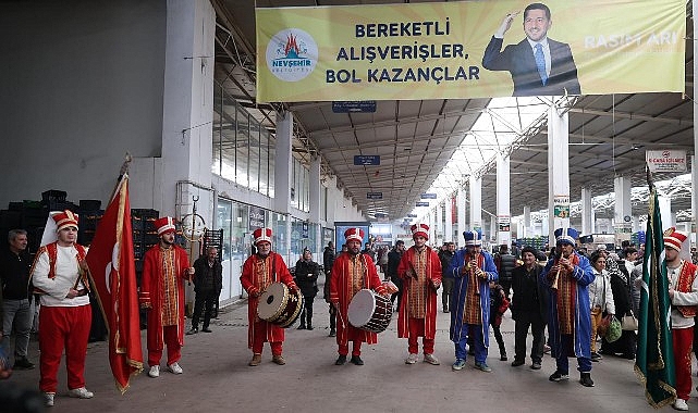 nevsehirliler-mehter-marslariyla-pazar-alisverisi-yaptilar.jpg