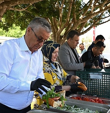 ogrencilere-deneme-sinavi-sonrasi-mangal-partisi.jpg