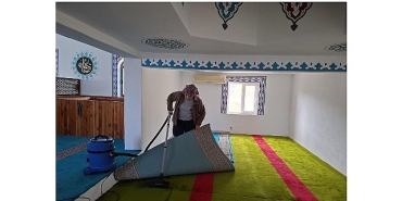 ramazan-oncesi-camilerde-temizlik-yapildi.jpg