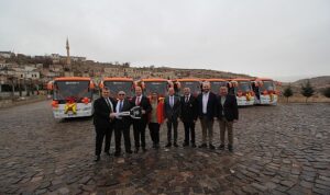 temsa-ve-mesnevi-31-yillik-is-birligini-15-otobusluk-yeni-teslimatla-taclandirdi-sizxTSil.jpg