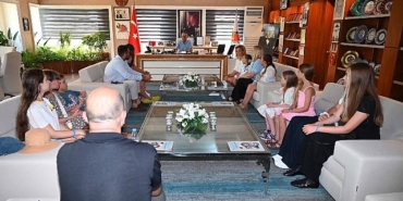 ukraynali-cocuklar-kemerde-moral-depoladi.jpg