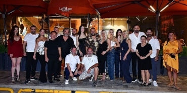 yapimci-suat-yanca-surpriz-dogum-gunu-kutlamasi.jpg